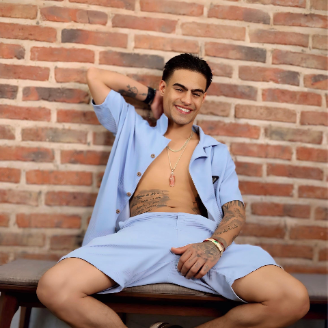 Joven Colombiano de polla grande 🍆Me encanta gr...