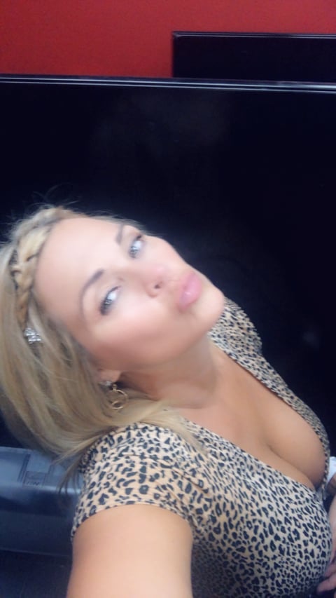 Oproep aan alle cougar/milf/gilf-fans! 😃 Welkom...