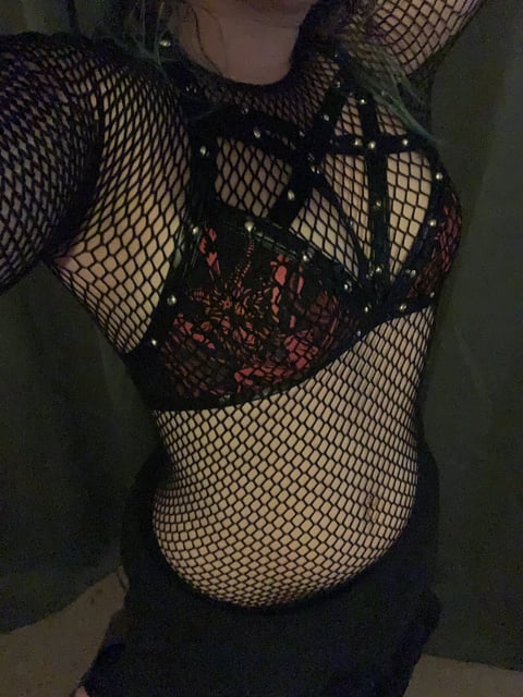 Pequeña chica británica de 148 cm, enanismo, ra...