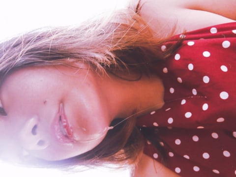 Modella nuda in diretta a Saigon, Vietnam.