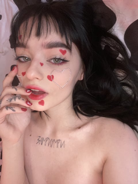 Jewish lolli-girl makes videos and photos espec...