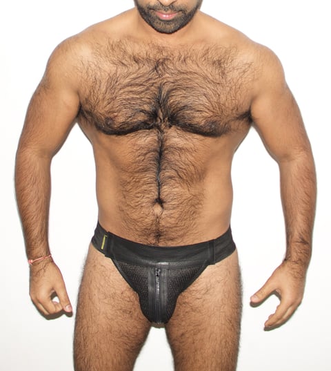 *Indiano musculoso e peludo