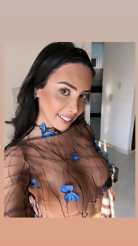 ¡Ven a ver a una hermosa travesti brasileña muy...