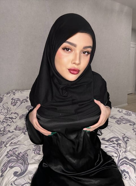 Bonjour, je m'appelle Madina, j'ai 19 a...